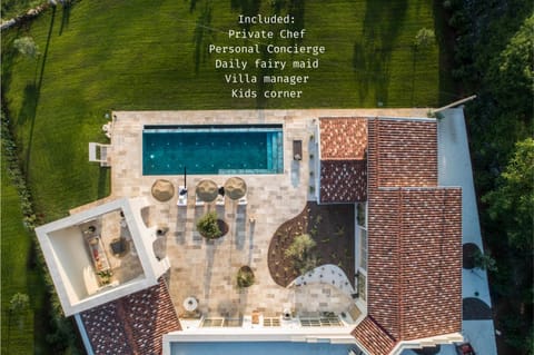 Property building, Day, Garden, Garden view, Pool view, Swimming pool, sunbed