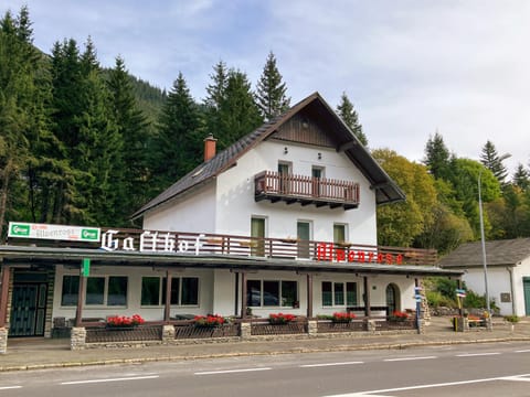 Property building, Natural landscape, Balcony/Terrace, Parking