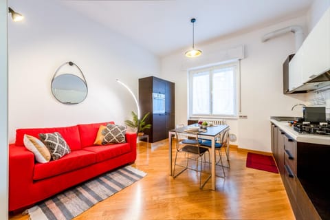 Kitchen or kitchenette, Living room, Dining area, minibar, stove