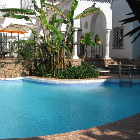 Swimming pool, Swimming pool