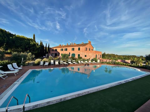 Property building, Pool view