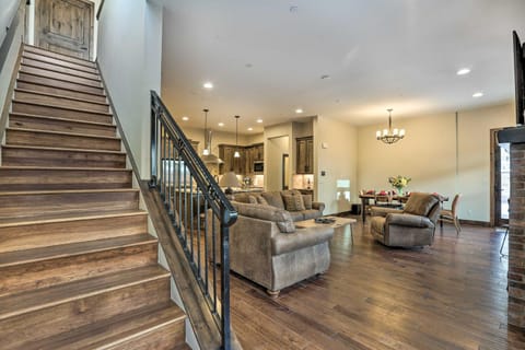 half Mi to Dtwn Golden Gem with Patios! House in Golden