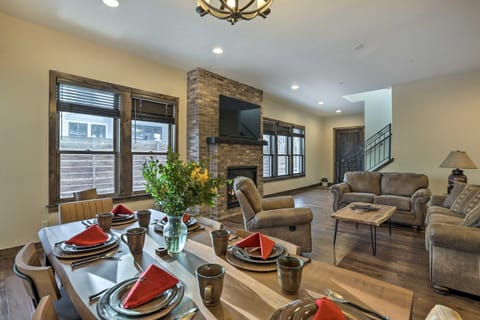 half Mi to Dtwn Golden Gem with Patios! House in Golden