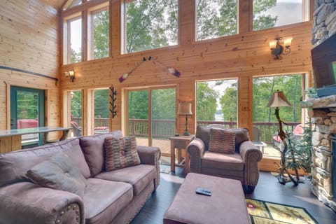 Paddle Ready Hayward Lake View Retreat with BBQ House in Bass Lake