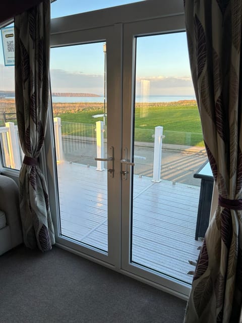 3 BEDROOMED CARAVAN WITH AMAZING SEA VIEWS! Apartment in Primrose Valley