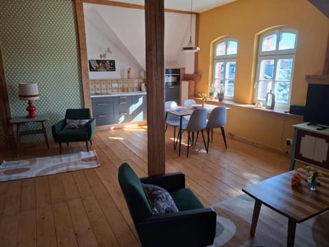 TV and multimedia, Living room, Dining area