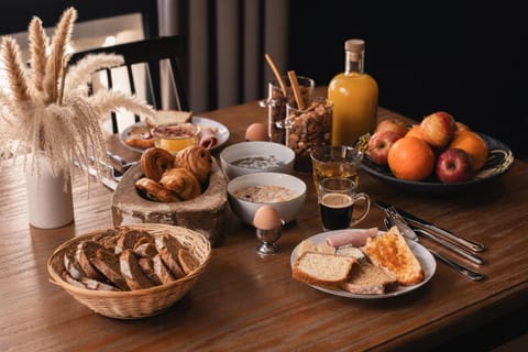 Breakfast, Continental breakfast