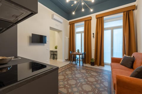Communal lounge/ TV room, TV and multimedia, Living room, Dining area