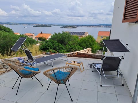 Balcony/Terrace, Dining area, Evening entertainment, Sea view, sunbed