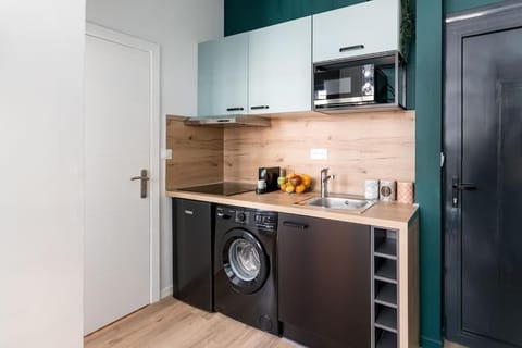 Coffee/tea facilities, minibar, stove, toaster