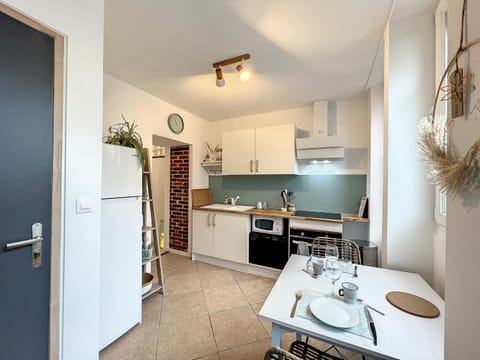 Coffee/tea facilities, Dining area, dishwasher, minibar, pet friendly, stove, toaster, washing machine, dryer, kitchen