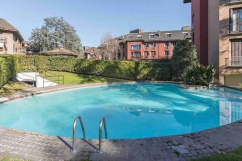 Swimming pool, Swimming pool