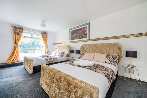 *C.sani* Setup for your most relaxed & amazing stay + Free Parking + Free Fast WiFi * House in Leeds