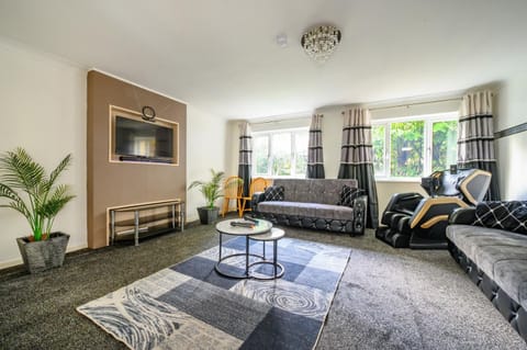 *C.sani* Setup for your most relaxed & amazing stay + Free Parking + Free Fast WiFi * House in Leeds