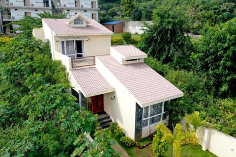 Property building, Day, Garden, Garden view