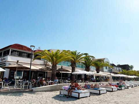 Lounge or bar, Beach, City view