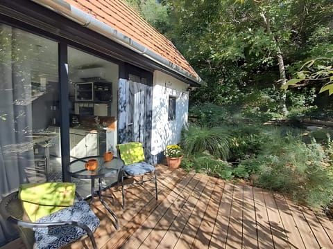 Property building, Balcony/Terrace, Garden view