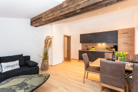 TV and multimedia, Kitchen or kitchenette, Dining area