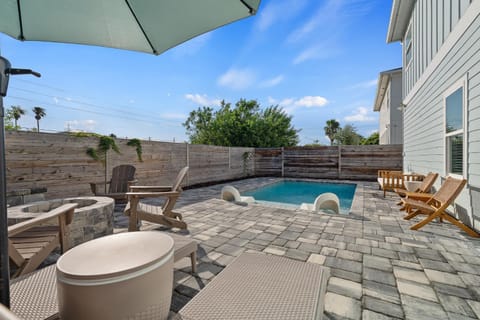 Ocean Breeze- Chic Steps to beach Family Friendly House in Butler Beach