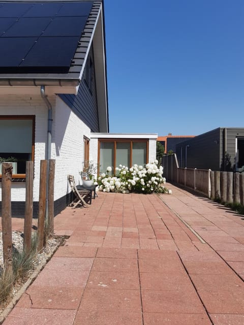 Modern en sfeervol appartement aan zee met airco Apartment in Zoutelande