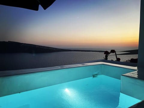 Lioyerma Cave Villa2 with Private Hot Tub Villa in Oia