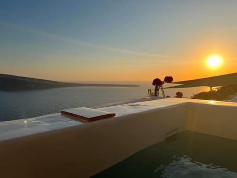 Lioyerma Cave Villa2 with Private Hot Tub Villa in Oia