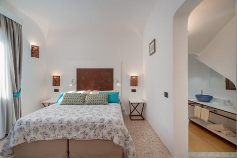 Bathroom, Photo of the whole room, Bedroom