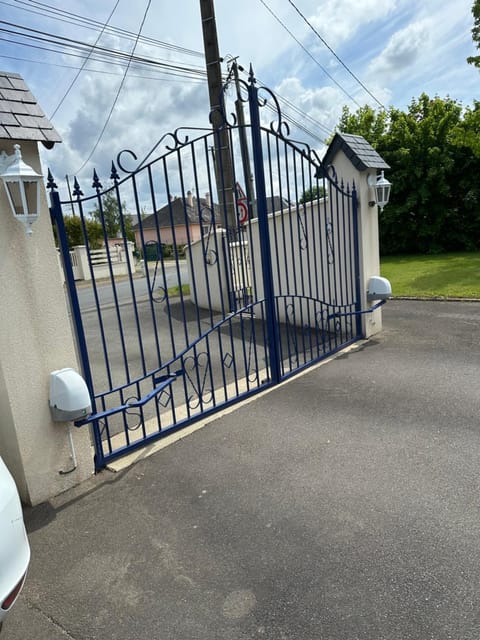 Chambre chez particulier 10mn du circuit Vacation rental in Centre-Val de Loire