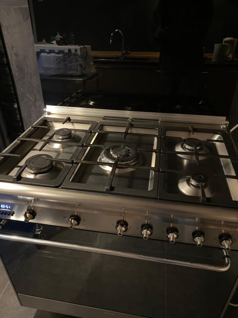 Kitchen or kitchenette, pet friendly, stove