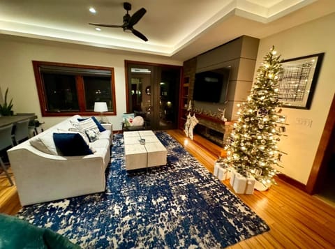 Ski In/Out - Zalanta - Great Location- 2 Hot Tubs - Heated Pool Apartment in Stateline