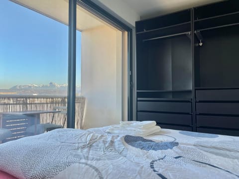 Natural landscape, Balcony/Terrace, Bedroom, Mountain view, wardrobe