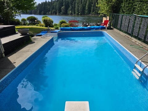 luxury ocean dock pool villa Villa in Southern Gulf Islands