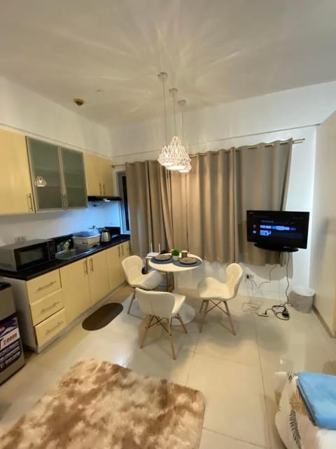 Kitchen or kitchenette, Seating area, Dining area, minibar