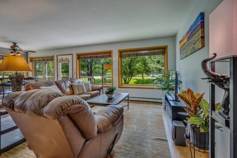 Communal lounge/ TV room, Living room, Seating area