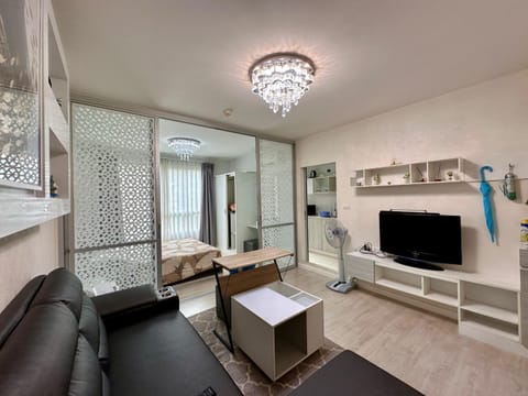 Communal lounge/ TV room, TV and multimedia, Living room, Seating area, Evening entertainment