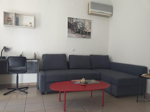 Living room, Seating area, air conditioner