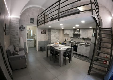 Kitchen or kitchenette, Seating area