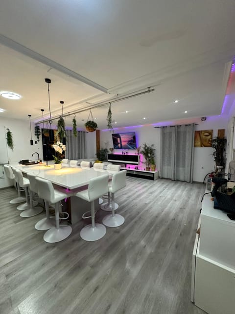 Stag hendo25pax Only 10min to the PARTY area DESPEDIDAS 25pax 10 min de la zona de fiesta Consultar precio Villa in Marina Baixa