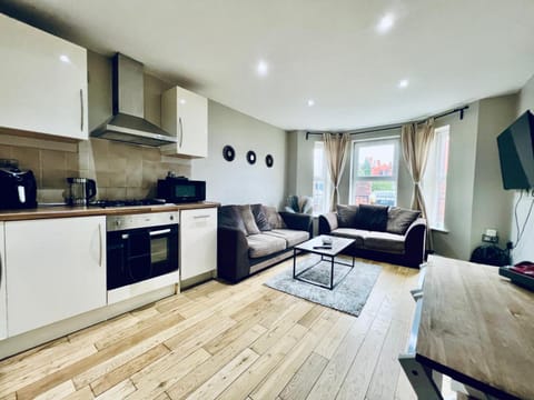 Kitchen or kitchenette, Living room, Seating area, Dining area, dishwasher, minibar, pet friendly, stove