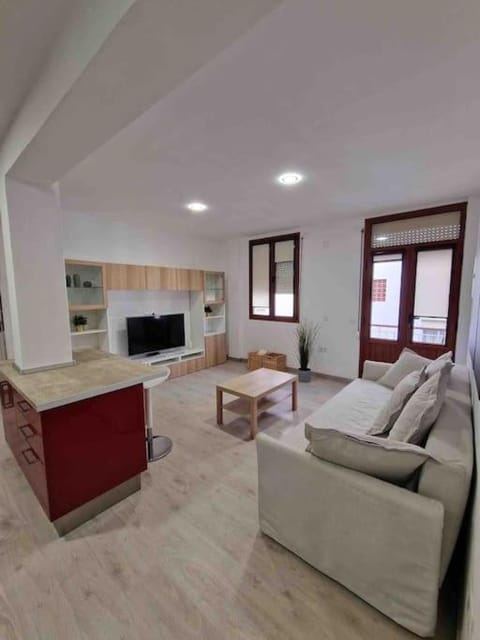 Communal lounge/ TV room, TV and multimedia, Kitchen or kitchenette, Living room, Seating area, Evening entertainment