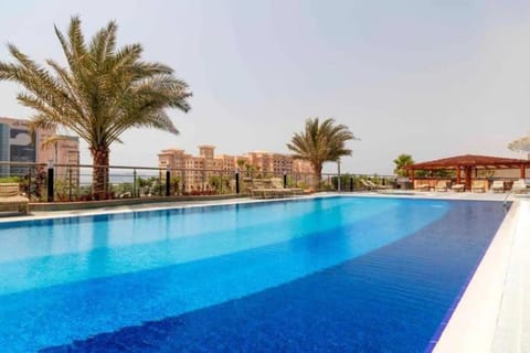 Swimming pool, sunbed