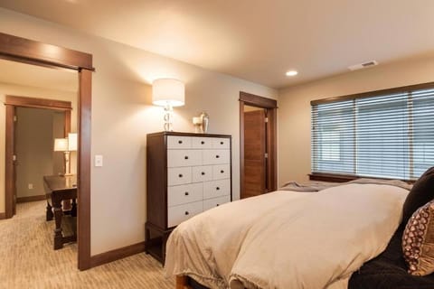 Luxury Townhome on the Park with Bridger Mtn Views House in Bozeman