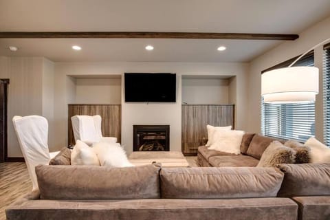 Luxury Townhome on the Park with Bridger Mtn Views House in Bozeman