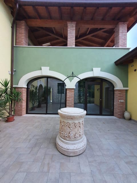 Property building, Patio, Facade/entrance
