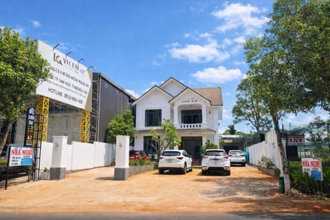Property building, Day