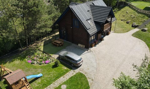Property building, Day, Garden, Garden view, Parking