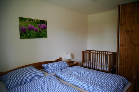 Süße Wohnung direkt am Wald rotes Haus EG Apartment in Dahme