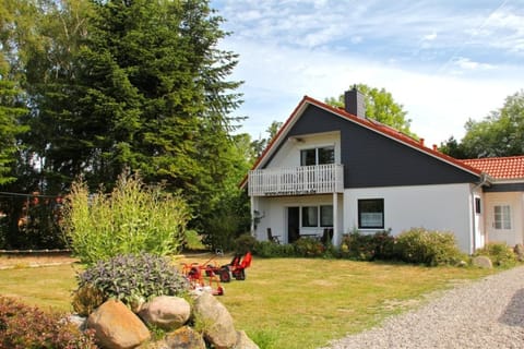für die große Familie weißes Haus EG Apartment in Dahme