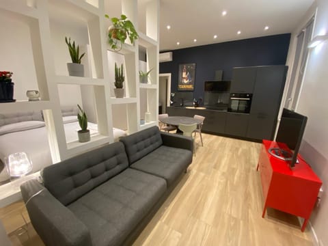 Communal lounge/ TV room, TV and multimedia, Living room, Seating area, Evening entertainment