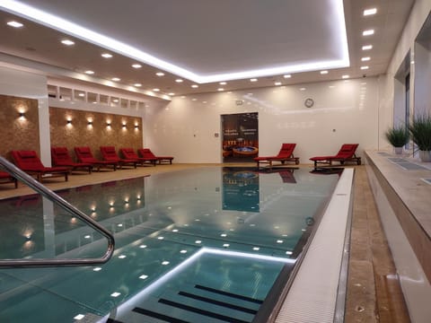 Spa and wellness centre/facilities, Pool view, Swimming pool